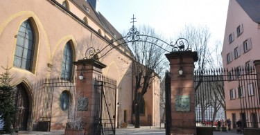 Temple_Saint-Matthieu_et_Place_du_2_fevrier_Colmar-810x538